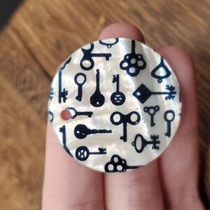 Mother of pearl key pendant